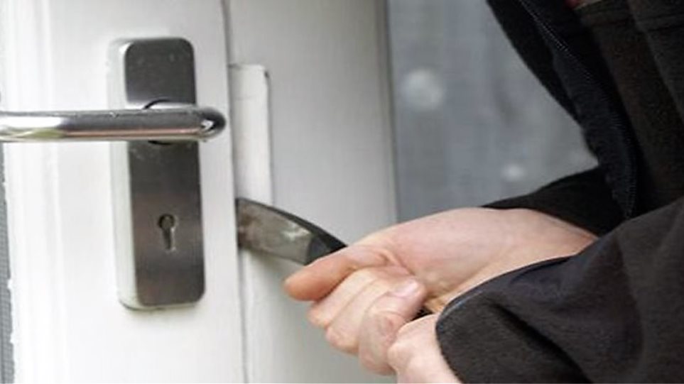 Σύλληψη 31χρονου για διαρρήξεις κατοικιών και κλοπές – Προέκυψε μαρτυρία εναντίον του