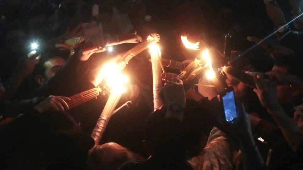 Το Άγιο Φως στην Κύπρο με ειδική πτήση από τα Ιεροσόλυμα – Πότε θα φτάσει