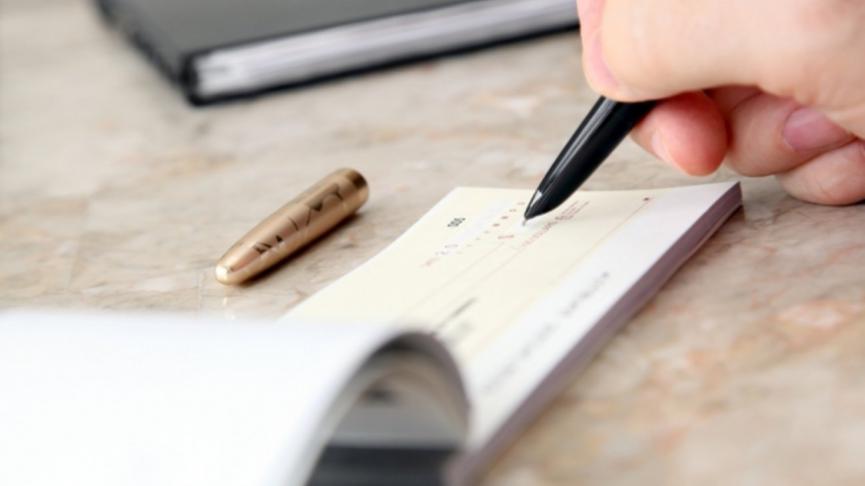 Τερματίζονται οι προσωπικές επιταγές για συναλλαγές με το Δημόσιο από 1/1/2026