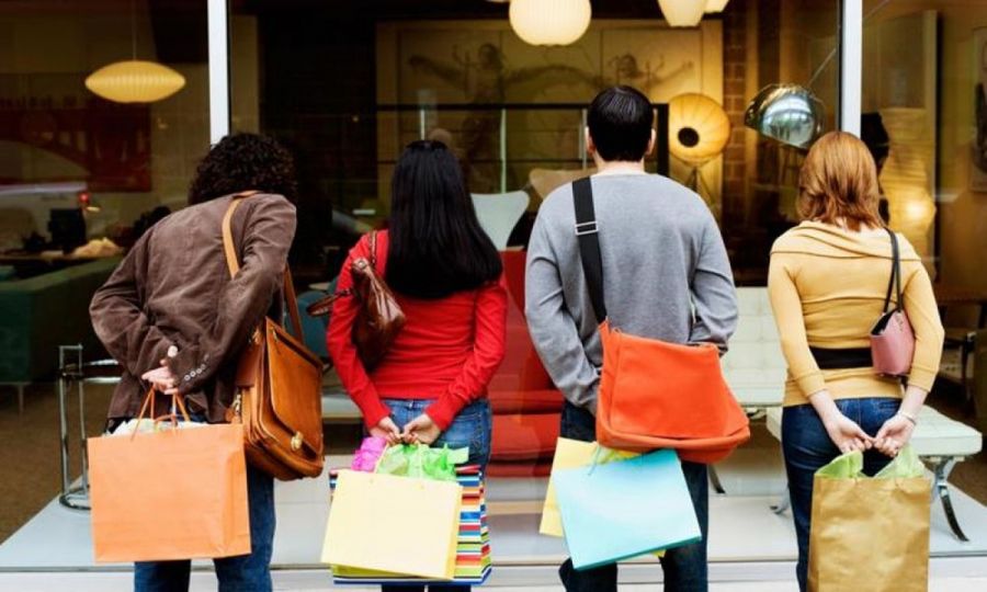 Τρόφιμα, ένδυση και υπόδηση εκτοξεύουν το λιανεμπόριο