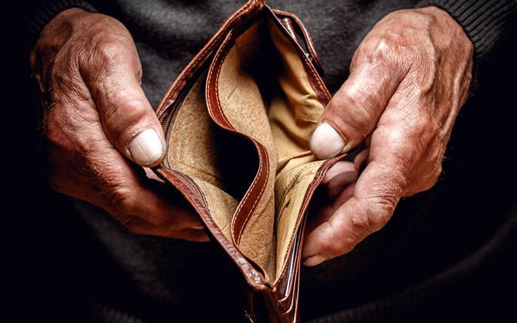 Φτωχαίνουμε, ακούει κανείς;