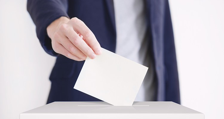 Πρόταση νόμου για… ισόβιους δημάρχους και κοινοτάρχες – Προβλέπει να ισχύουν οι τρεις θητείες από το 2029 και μετά