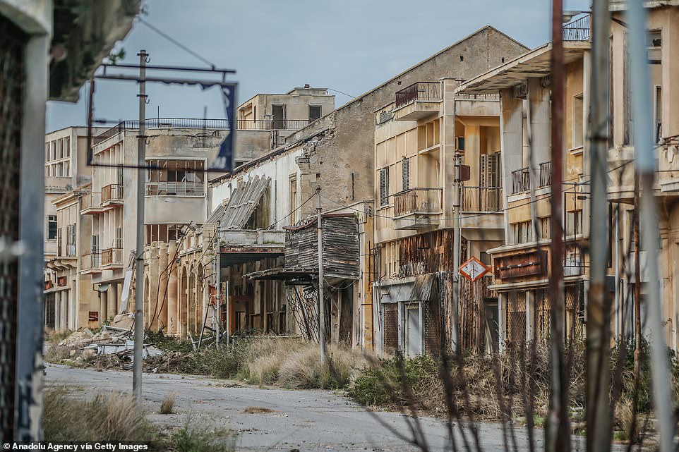 Εργασίες στην περίκλειστη Αμμόχωστο