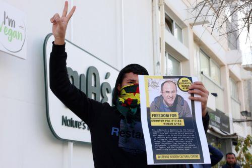 Παρατηρητήριο για τη δίκη του Κενάν Αγιάζ: Η Κυπριακή Δημοκρατία αποδέχεται τις διώξεις Κούρδων αγωνιστών από την Τουρκία