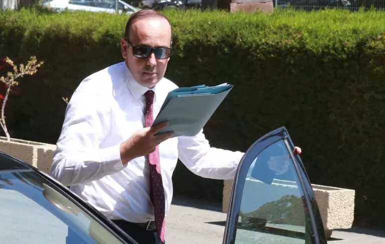 Φαίδωνας: Παρουσία αστυνομικών παρέλαβε προσωπικά του αντικείμενα από το Δημαρχείο (εικόνα)