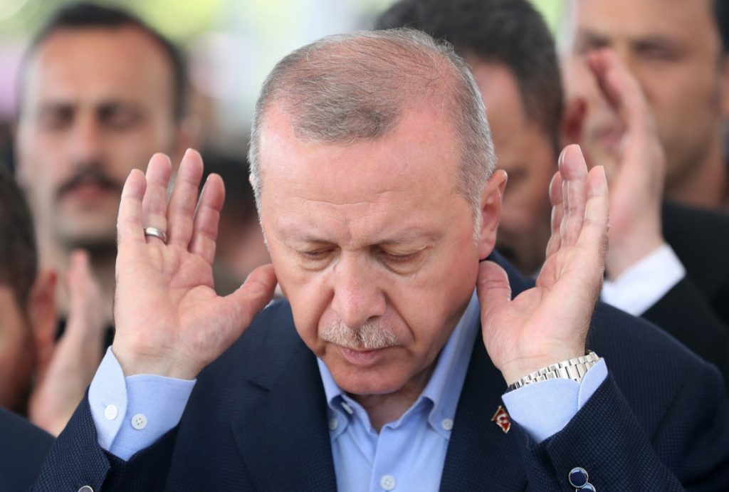 Tutto esce dalle labbra del liberale Erdogan