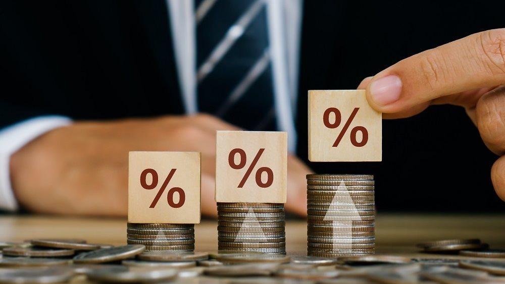 Η ΚΤΚ καταγράφει σύγκλιση επιτοκίων με την ευρωζώνη σε καταθέσεις και δάνεια