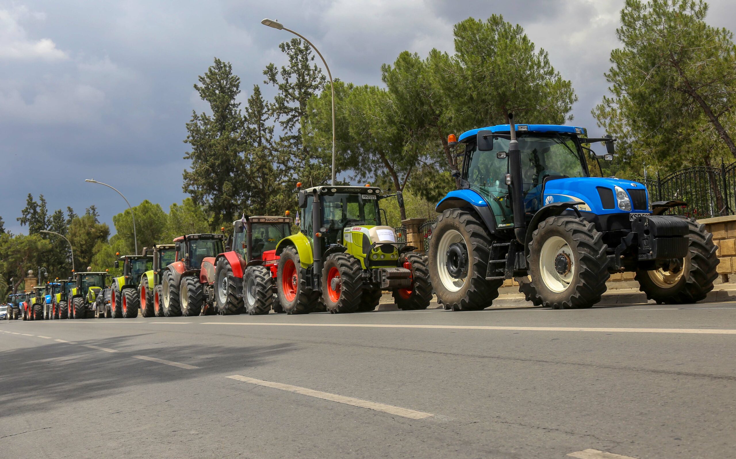Πορεία διαμαρτυρίας με τρακτέρ και φορτηγά διοργανώνουν αύριο οι σιτοπαραγωγοί – Ποιοι δρόμοι θα επηρεαστούν