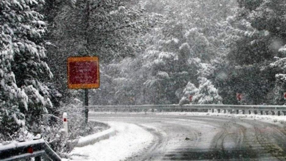 Στα λευκά ξανά το Τρόοδος – Μαγευτικές εικόνες από την πλατεία (βίντεο)