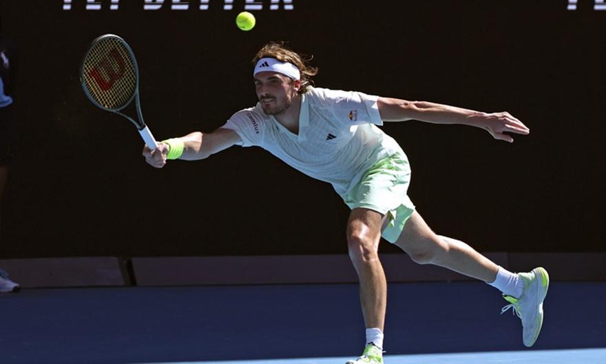 Στέφανος Τσιτσιπάς: Καλείται να παραδώσει το δίπλωμά του μέχρι την επόμενη Παρασκευή – Η Τροχαία δε δέχθηκε ότι οδηγούσε άλλος