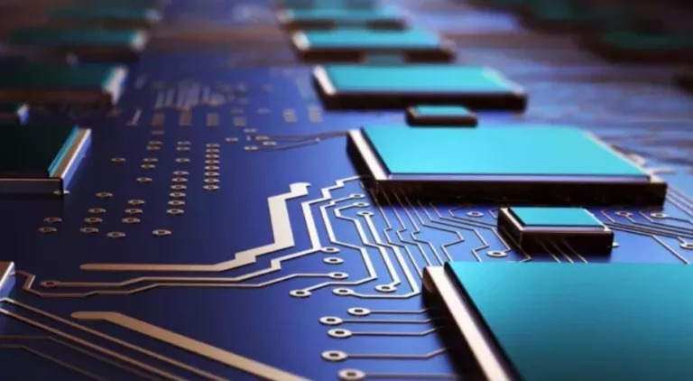 Η έλλειψη τσιπ ξαναχτυπά, μόνο που τώρα το θέμα είναι πολιτικό