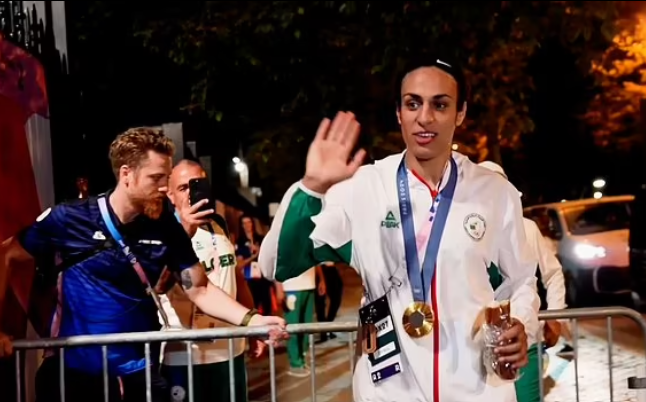 Κελίφ: «Δεν είμαι τρανς, είμαι κορίτσι – Eάν χρειαστεί να υποβληθώ σε εξετάσεις, θα το κάνω»