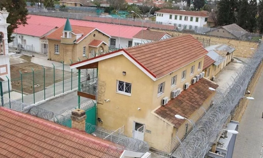 Βιασμός κατάδικου στις Φυλακές: Πιάνεται από «αναφορές» Αγγελίδη και ζητά ανεξάρτητους ποινικούς ανακριτές η δικηγόρος του