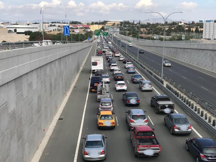 Κυκλοφοριακός εφιάλτης στη Λεμεσό: 96.000 οχήματα σε μια ημέρα στον κόμβο Αγίου Αθανασίου – Αναλυτικά στοιχεία και δεδομένα