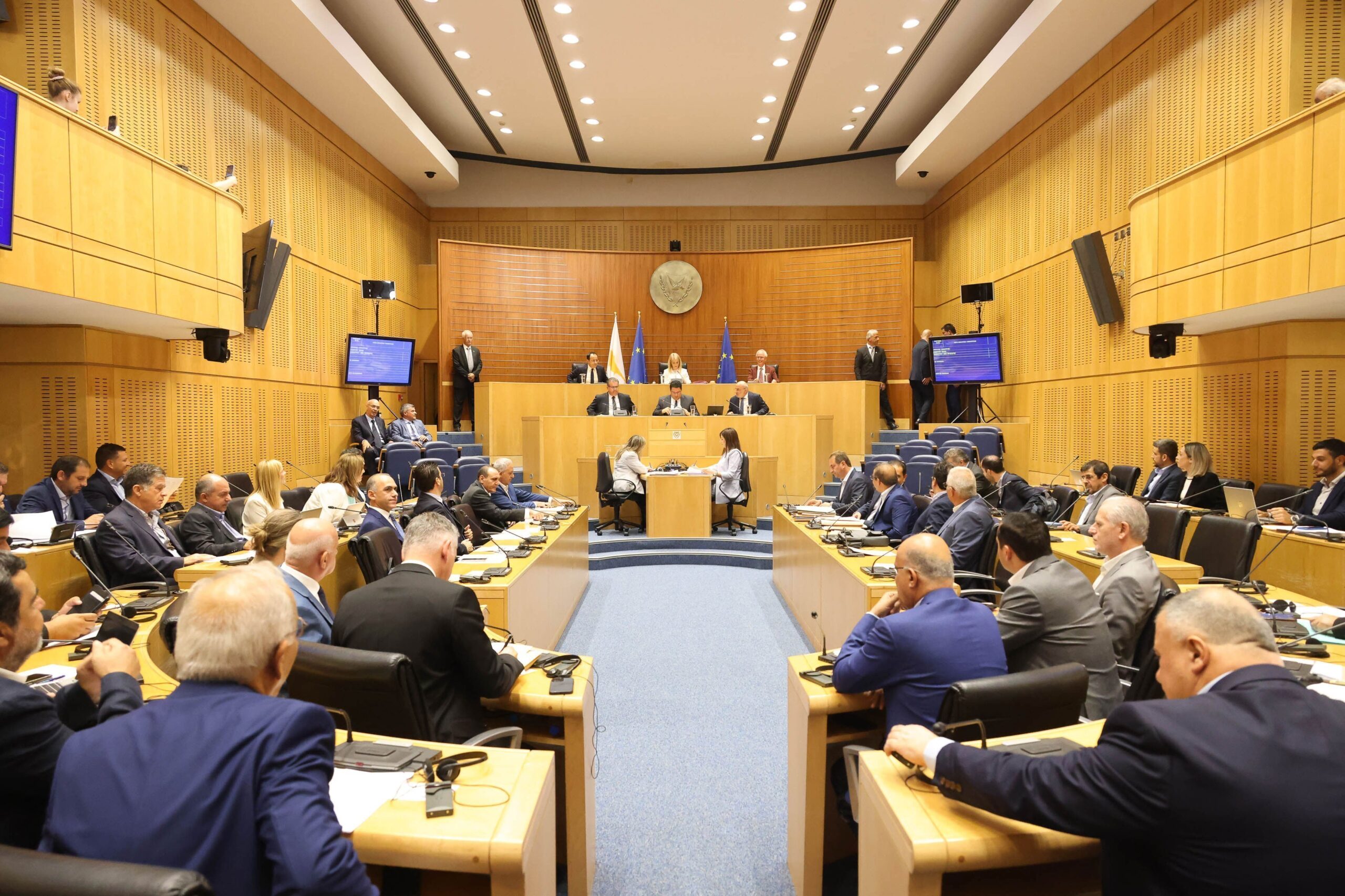 Ζητούν λογοδοσία από τους βουλευτές