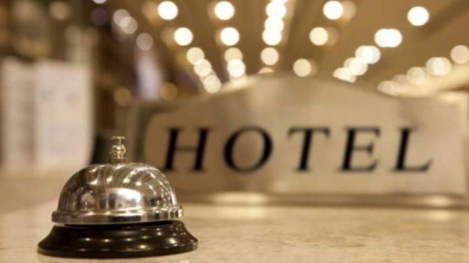 Ειδική άδεια για τη λειτουργία ξενοδοχείων ψήφισε η Βουλή – Παράταση προθεσμίας κατά ένα έτος