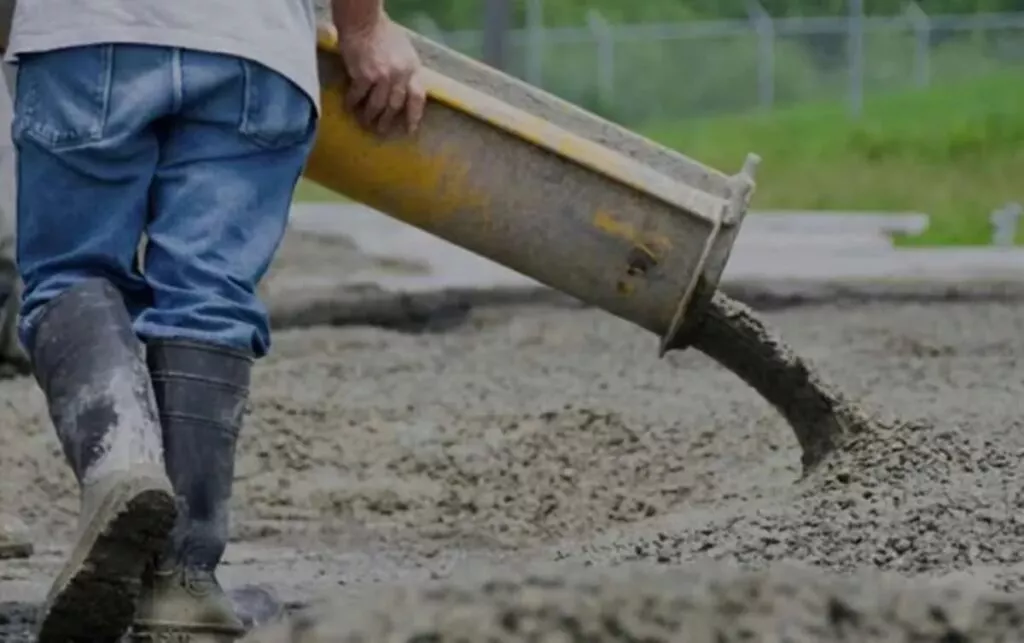 Εταιρείες σκυροδέματος έκαναν μυστική σύμπραξη μεταξύ τους για τις τιμές – €2 εκατ. πρόστιμο από την ΕΠΑ
