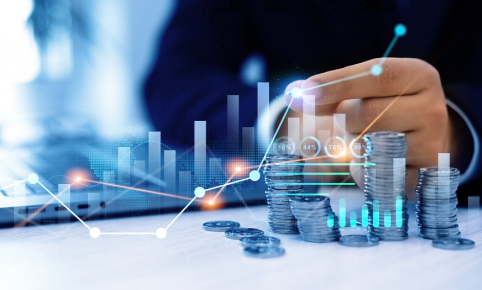 Δύσκολη η εξίσωση για τα υπερκέρδη – Οι δύο όψεις σχετικά με τη φορολόγηση των τραπεζών και των ΑΠΕ