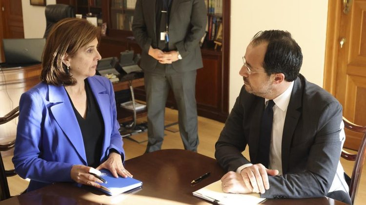 Ευκαιρία να φέρει και κανένα δώρο