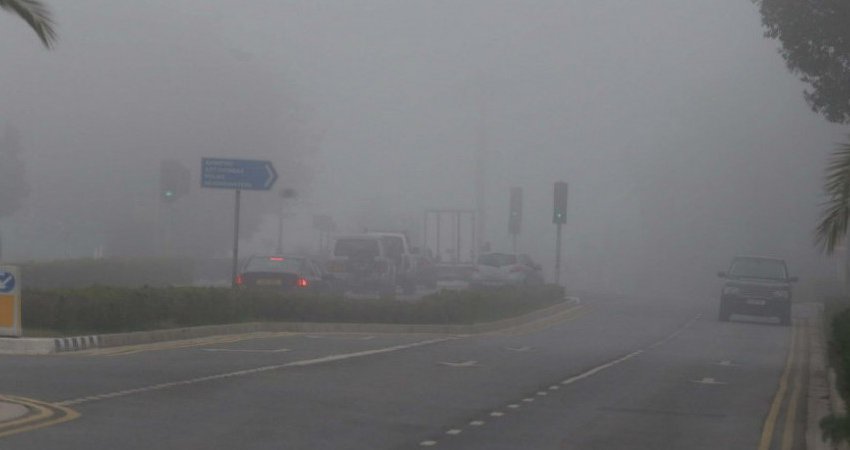 Οδηγοί προσοχή: Περιορισμένη ορατότητα σε δρόμο λόγω πυκνής ομίχλης