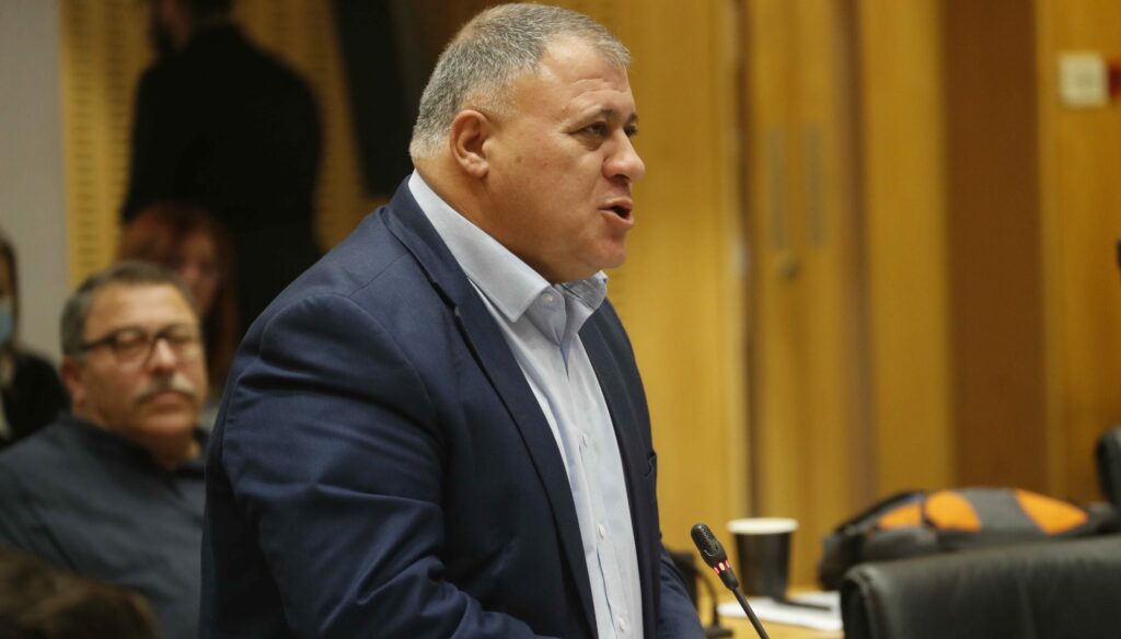 Αλέκος Τρυφωνίδης: Στέλνει πίσω στα θρανία κάποιους εκπαιδευτικούς