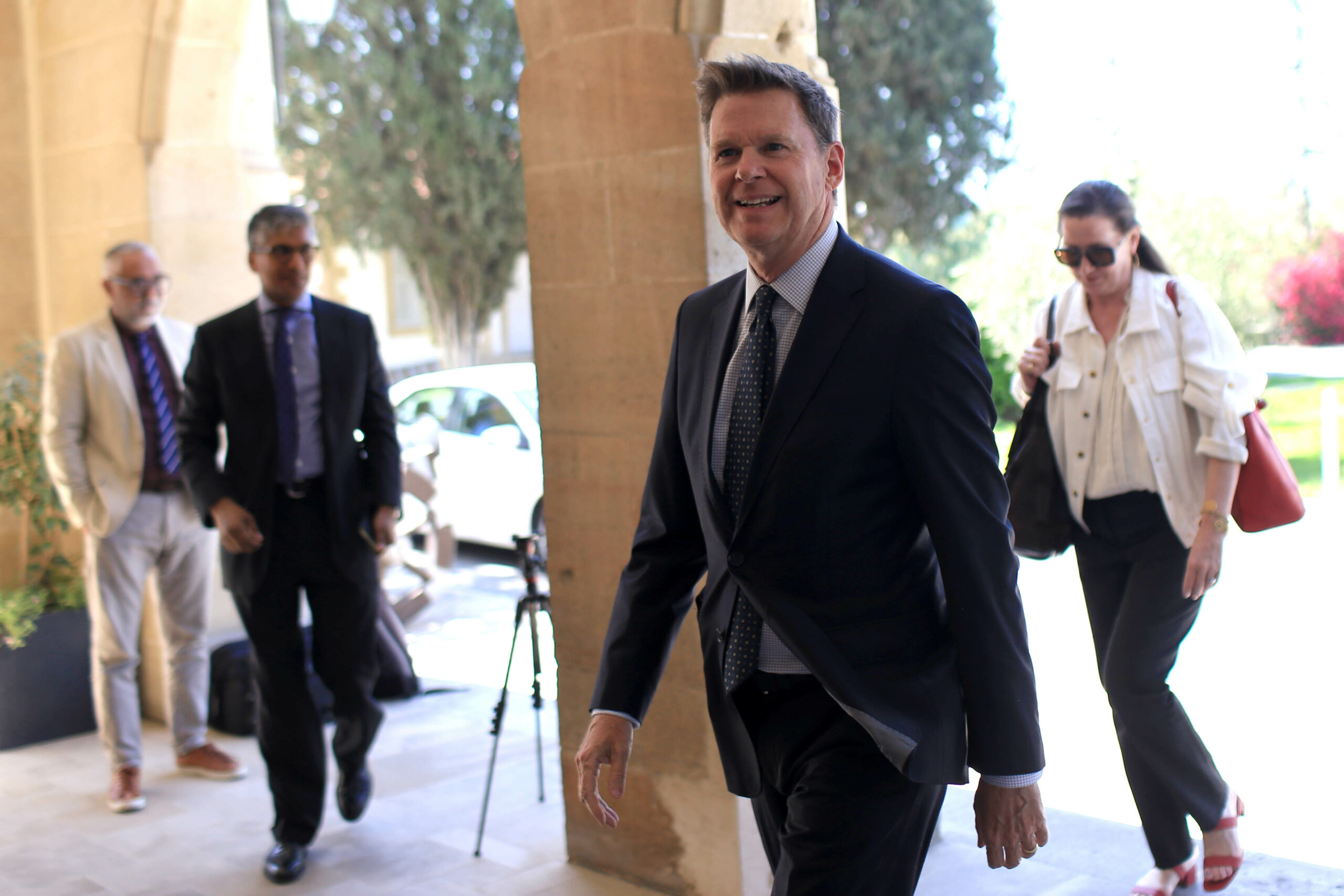 Κυβέρνηση: Συγκατάθεση σε πρόταση ΟΗΕ για αντικατάσταση του Κόλιν Στιούαρτ – Ενδεχόμενη νέα κάθοδος Ολγκίν