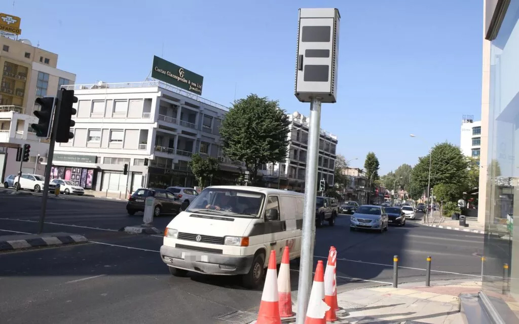 Σταθερές κάμερες: Από την 1η Μαρτίου εφαρμόζεται η νομοθεσία για διαβάθμιση των προστίμων – Τι αλλάζει