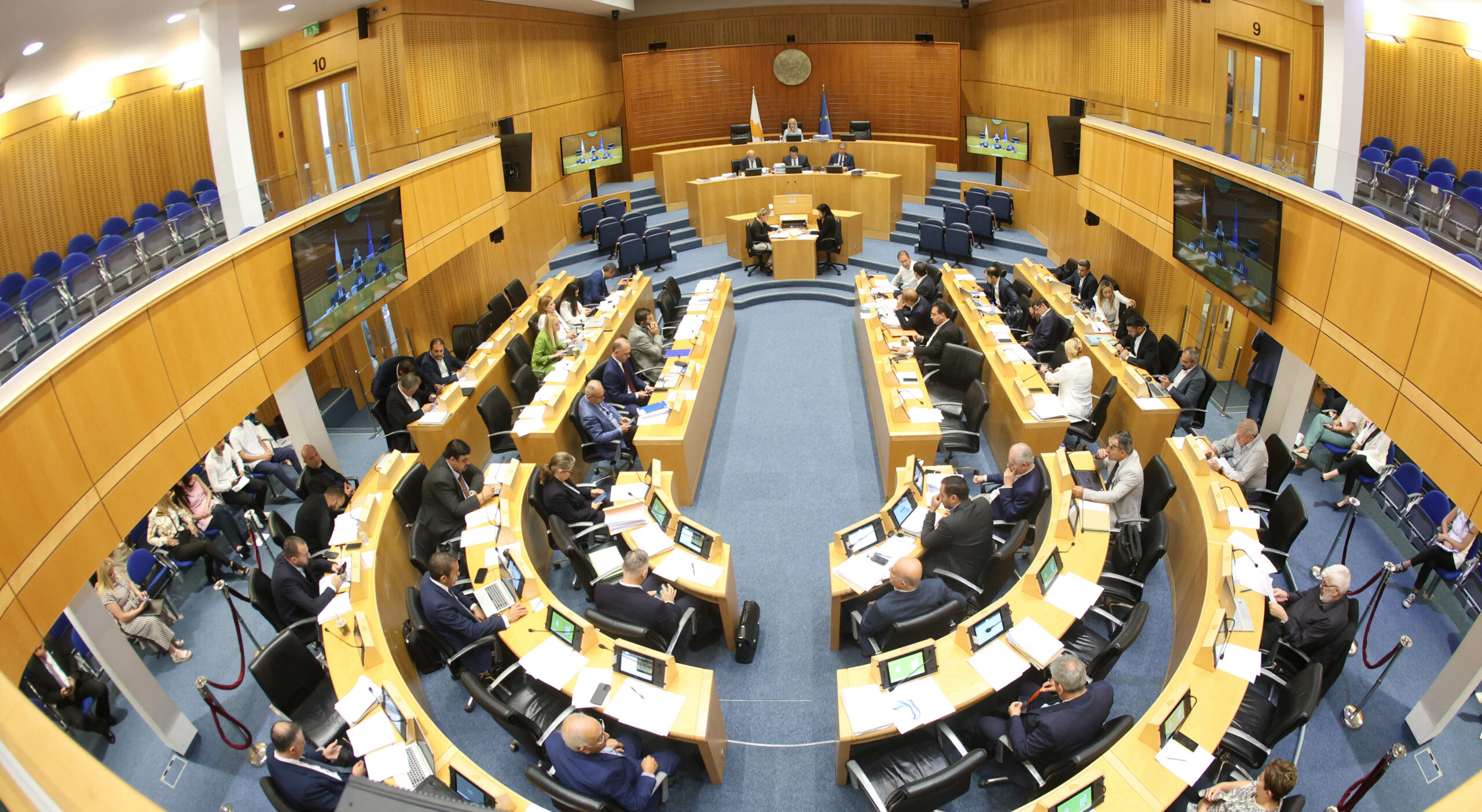 Προϋπολογισμός στα μαλακά, λόγω σκληρής εκλογικής μάχης