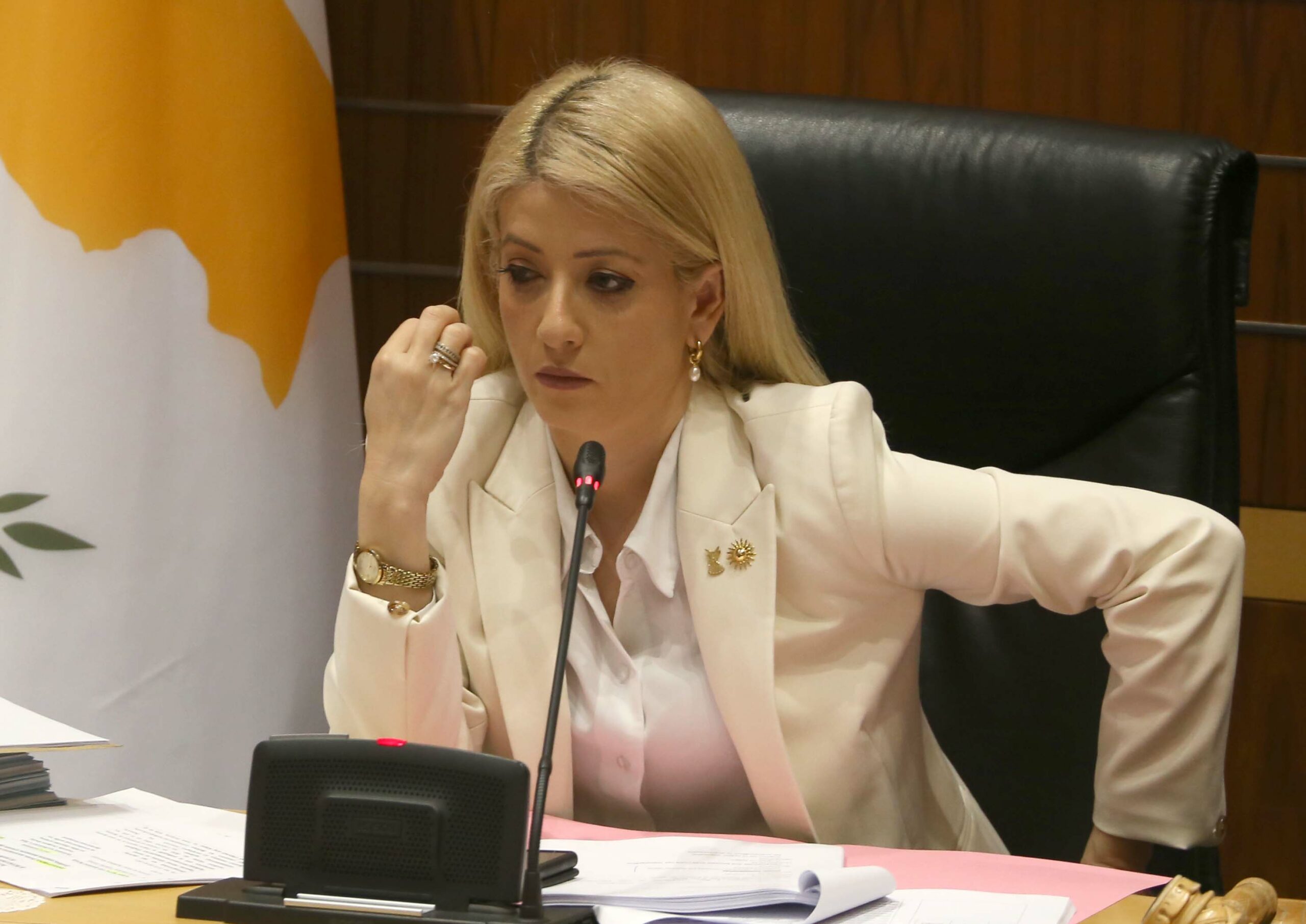 «Γίνεται να είσαι τζιαι ΑΠΟΕΛ τζιαι  ΑΕΚ;»