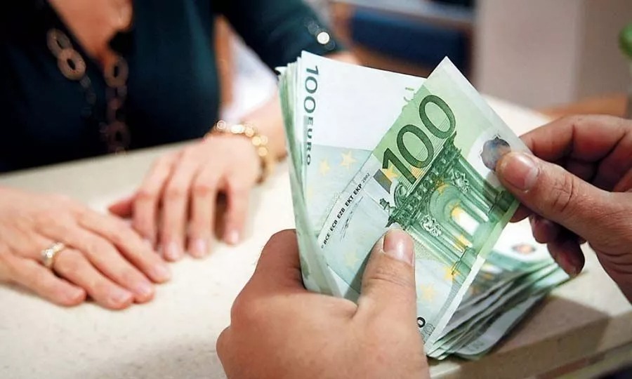 Γιορτές Χριστουγέννων: Πότε θα καταβληθούν συντάξεις, επιδόματα και 13ος