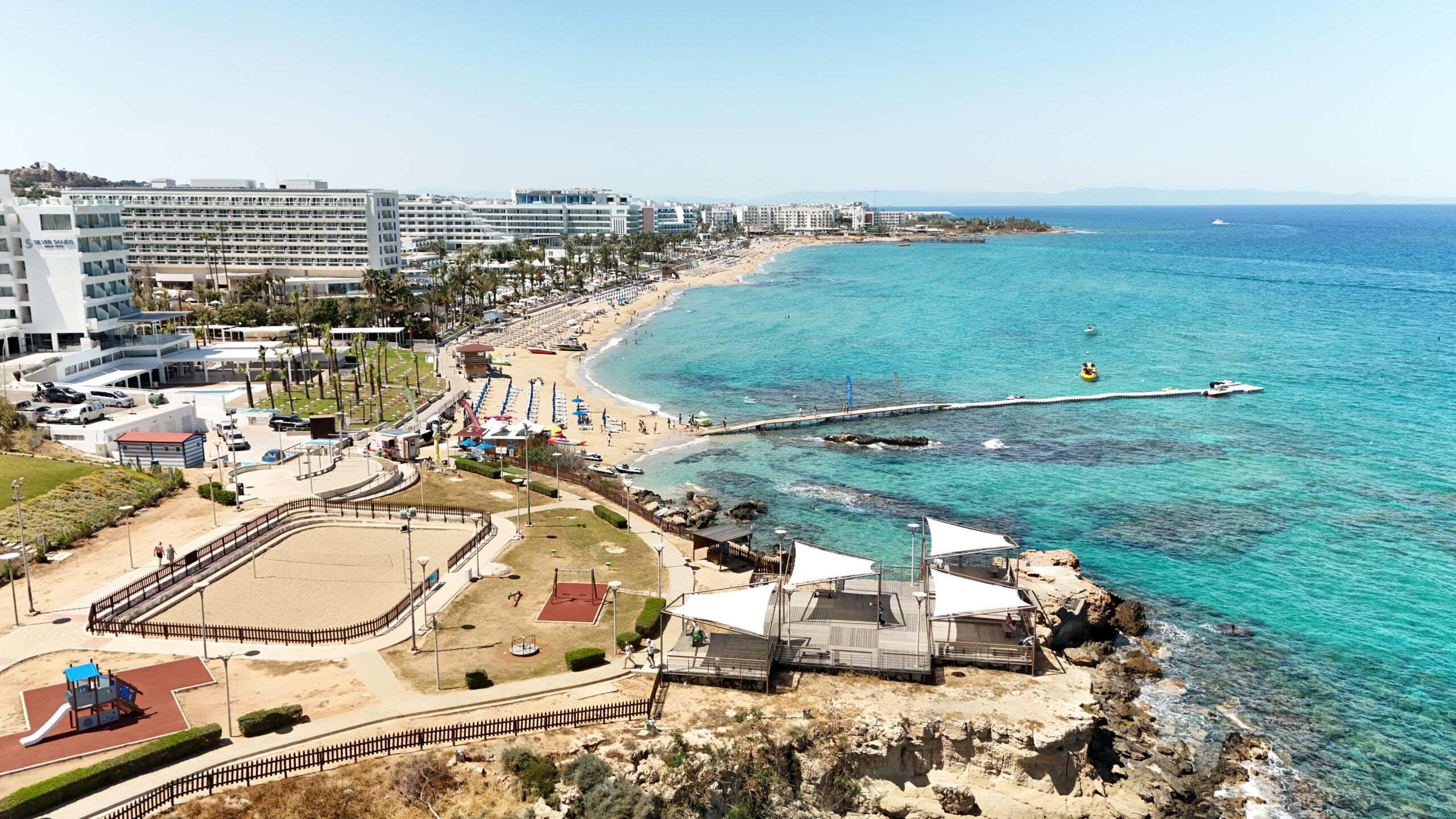 Αλλάζει εικόνα ο Πρωταράς – Μικρά και μεγάλα έργα αναβαθμίζουν την τουριστική περιοχή (εικόνες)