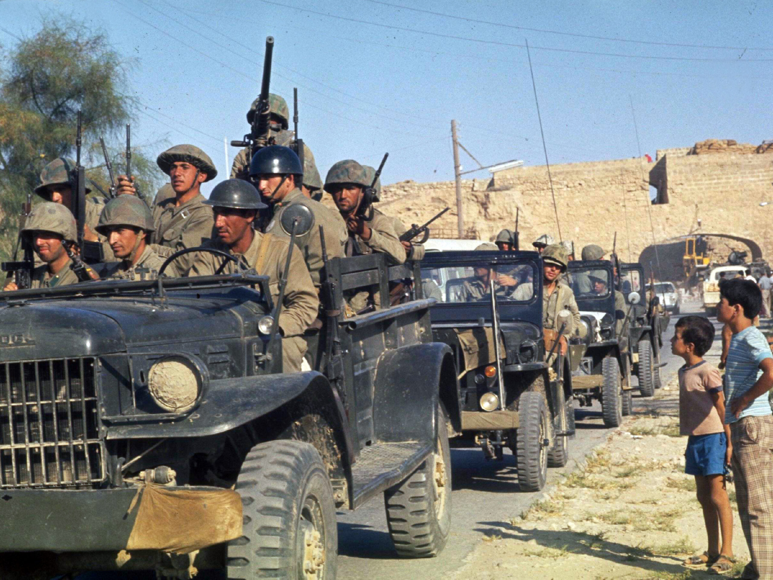 Ντροπή σας, προσφέρετε ελαφρυντικά στην εισβολή