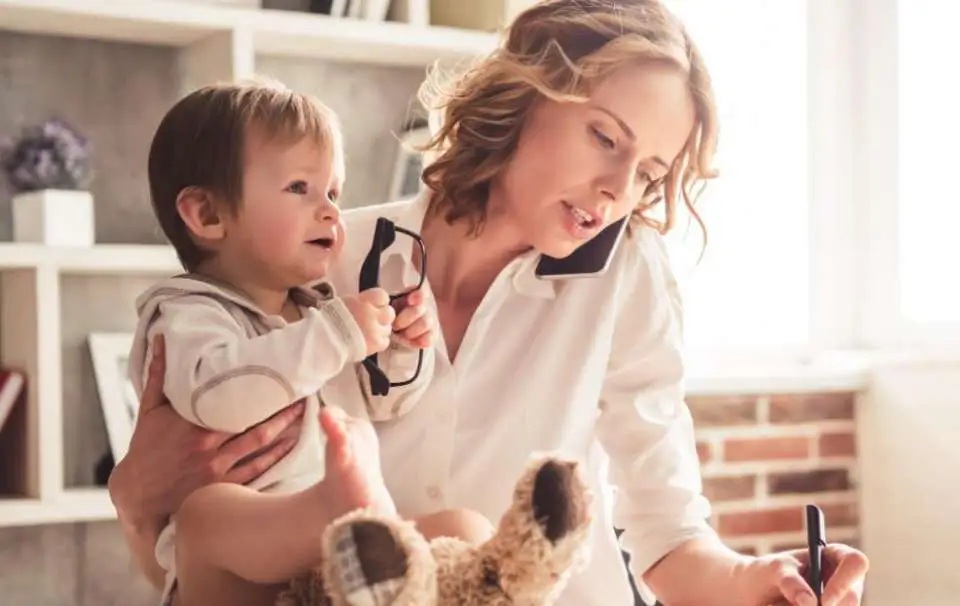 Τεστ εργασιακού άγχους για τη σύγχρονη γυναίκα: Οι προκλήσεις για την εργαζόμενη Κύπρια – Πίεση για τη δουλειά, «ενοχές» ότι δεν έχουν πολύ χρόνο για τις οικογένειες τους