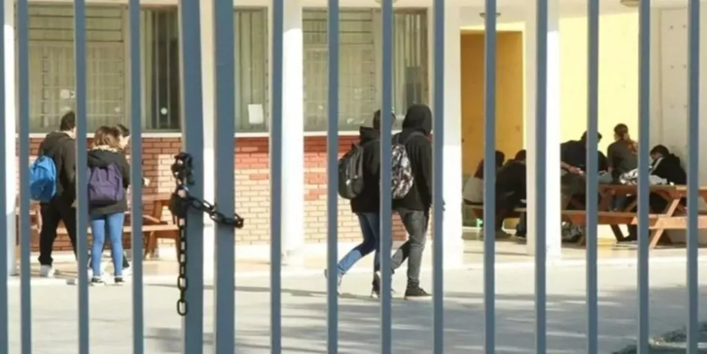 Τα σχολεία παίρνουν μέτρα το ένα μετά το άλλο μετά τα επεισόδια βίας – Συσκέψεις σε Γυμνάσιο Αγλαντζιάς και Λύκειο Αποστόλου Μάρκου στη Λευκωσία