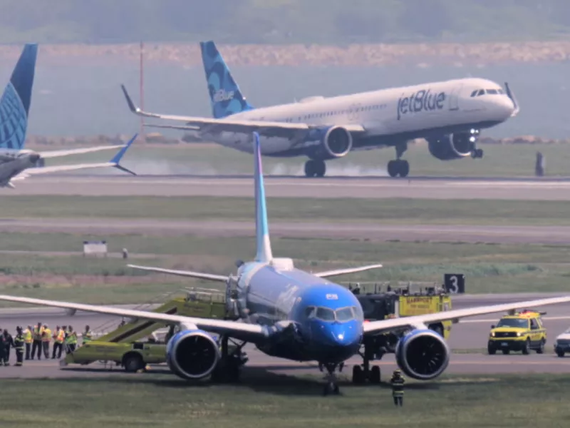 Πανικός σε πτήση της JetBlue – Αεροσκάφος έχασε απότομα ύψος και προσγειώθηκε αναγκαστικά – Επιβάτες τραυματίστηκαν