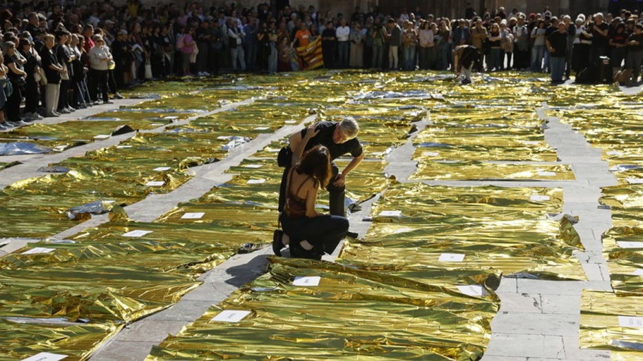 Ισπανία: «Δολοφόνε, δειλέ» – Οργή στη Βαλένθια έναν χρόνο μετά τις φονικές πλημμύρες