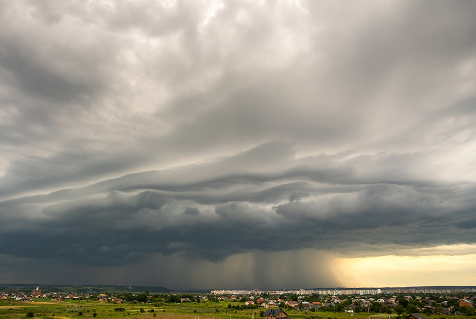 Συννεφιασμένος καιρός με τοπικές βροχές σήμερα – Πότε αναμένονται καταιγίδες και αλλαγή στη θερμοκρασία