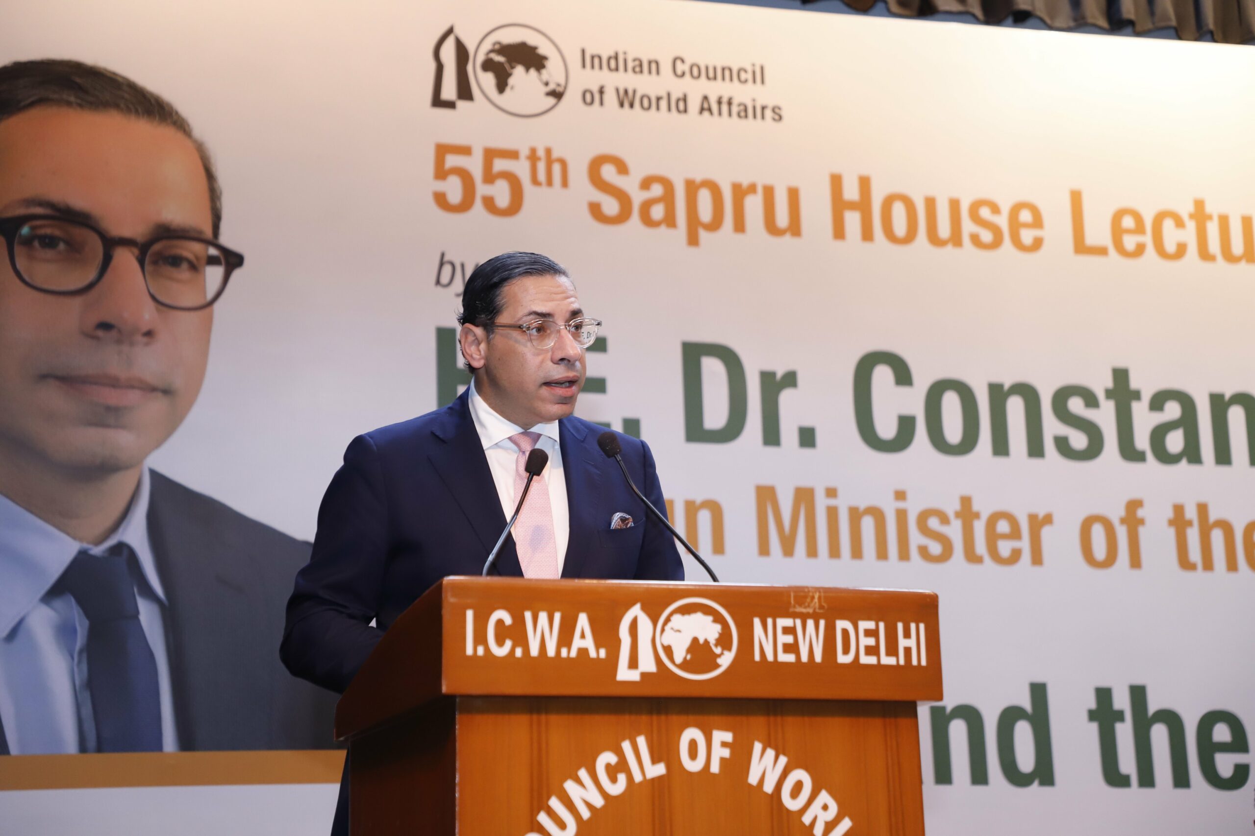 Σοβαρή διπλωματία εναντίον clickbait politics, σημειώσατε δύο με τόνο!