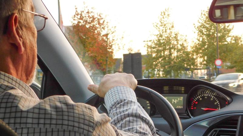 Ηλικιωμένοι: Καλούν τη Βουλή να μην υποκύψει στις πιέσεις των ασφαλιστικών εταιρειών – «Λειτουργούν ως κράτος εν κράτει ξεπερνώντας κάθε όριο ανοχής»