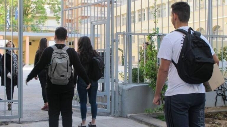 Σκηνές τρόμου στο γυμνάσιο Αγλαντζιάς: Δύο ανήλικοι συνελήφθησαν, μαθητής και πατέρας τραυματίστηκαν – Ζητούν μέτρα οι γονείς