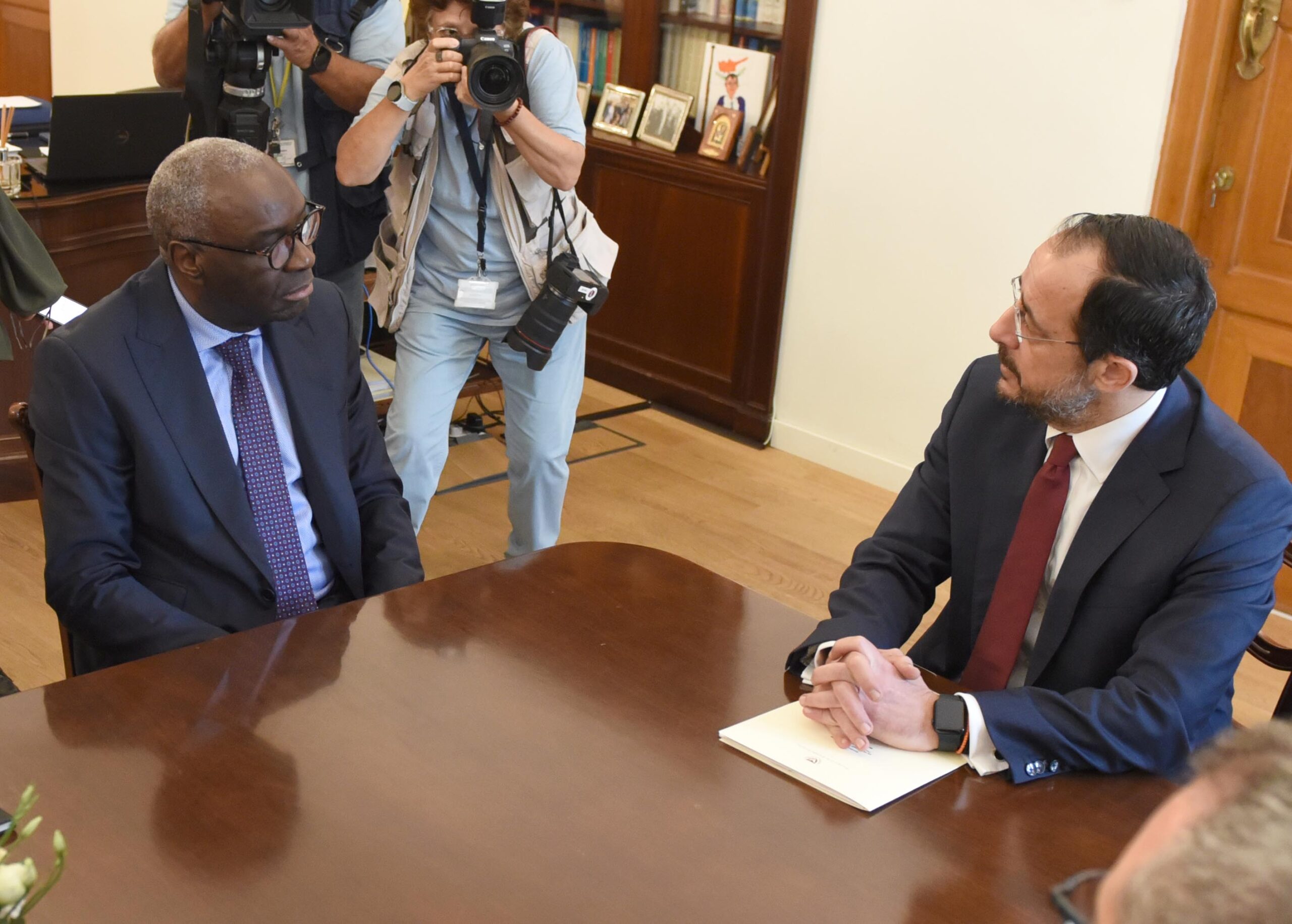 Συναντήθηκαν Χριστοδουλίδης και νέος ειδικός αντιπρόσωπος του Γενικού Γραμματέα του ΟΗΕ, Χασίμ Ντιάν – Τι συζήτησαν (εικόνες)