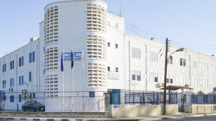 Υπόθεση απάτης στη Λεμεσό: Κατήγγειλε τον δίδυμο αδελφό και τη σύζυγό του για κλοπή 500 χιλ. ευρώ από εταιρεία λεωφορείων – Ανακρίθηκαν γραπτώς και αφέθηκαν ελεύθεροι