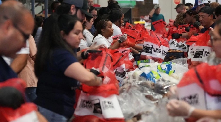 ΗΠΑ: Ουρές για δωρεάν τρόφιμα στην Καλιφόρνια εν μέσω δημοσιονομικής παράλυσης