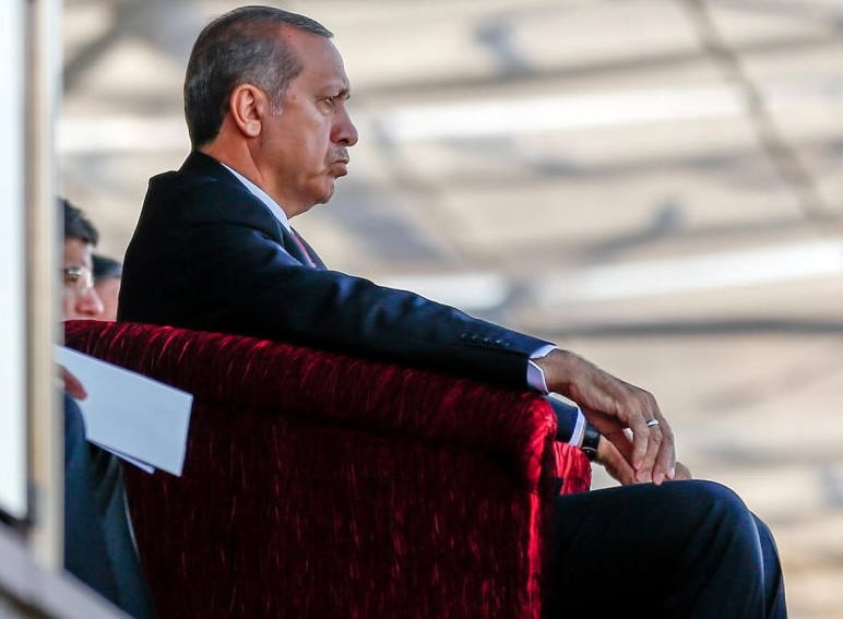 O «σουλτάνος» γυμνός