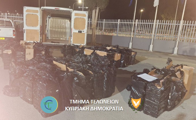 Έπιασαν «λαβράκι» οι Αρχές: Τσάκωσαν Ισραηλινό με χιλιάδες κούτες τσιγάρα στο όχημά του – Πάνω από €240,000 το πρόστιμο (εικόνες)