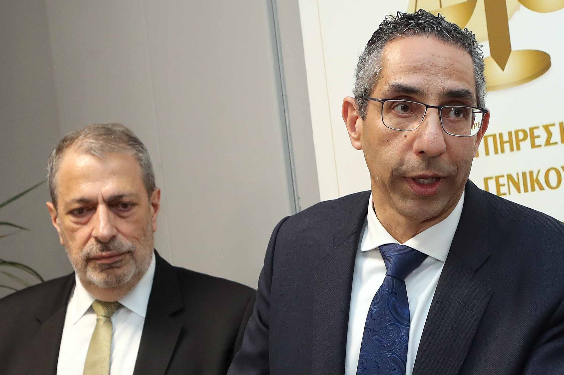 Περί κοροϊδίας πρόκειται, όχι περί παραίτησης ή μη του Αγγελίδη