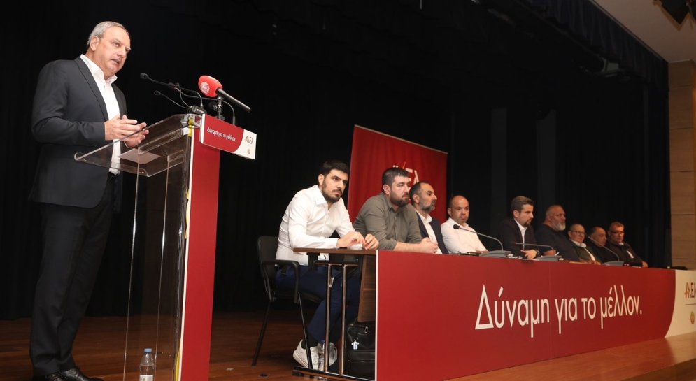 Μικραίνει ο σκληρός πυρήνας του ΑΚΕΛ;