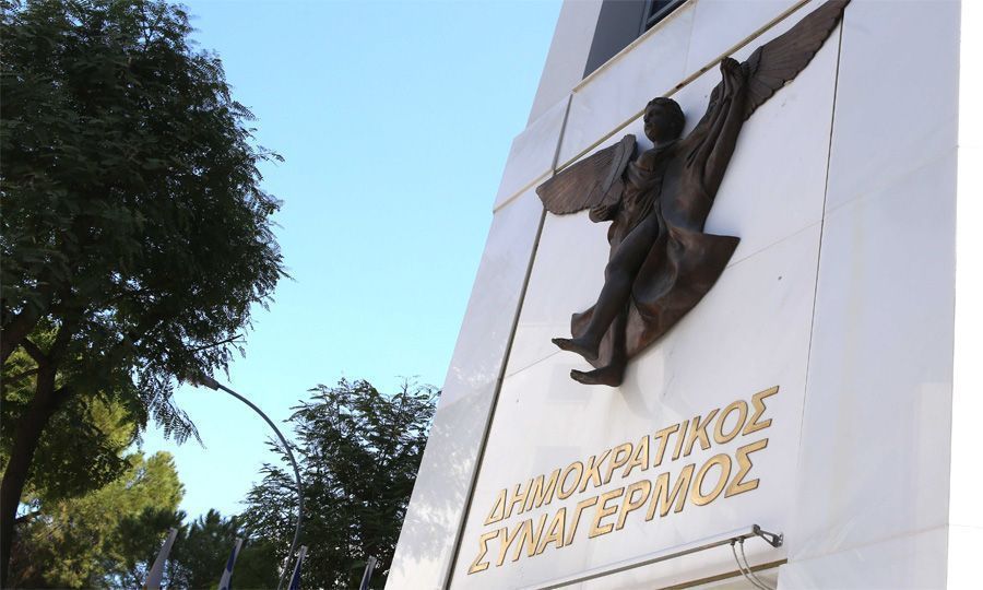 Κάνει πρόβλημα ο ΔΗΣΥ για τις αφίσες φοιτητικής παράταξης του ΑΚΕΛ: Καλούν τις δημοτικές υπηρεσίες να τις αφαιρέσουν – «Η συγκεκριμένη τακτική μόνο όχληση και ρύπανση προκαλεί»