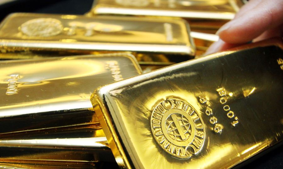 Γαλλία: Έσκαβε στον κήπο του και βρήκε χρυσό αξίας 800 000 δολαρίων – Του είπαν να τον κρατήσει