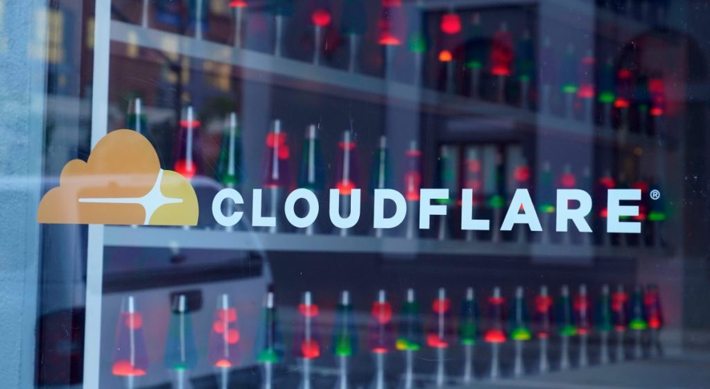 Cloudflare: Τι είναι και πώς μια «αόρατη» υπηρεσία παρέλυσε το ίντερνετ παγκοσμίως